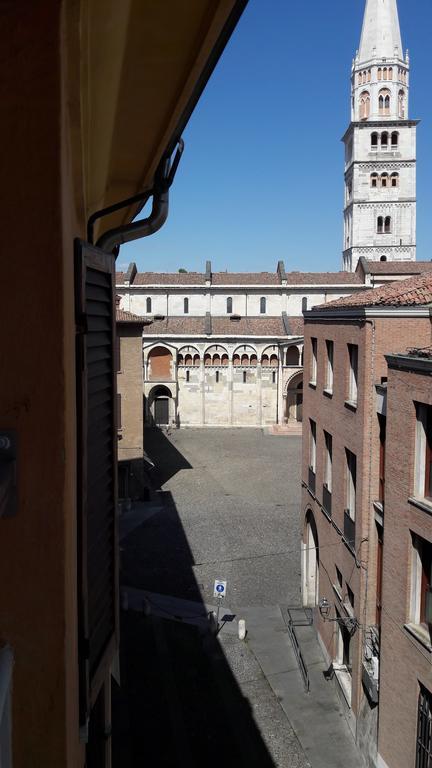 Апартаменты Attico Del Duomo Модена Экстерьер фото