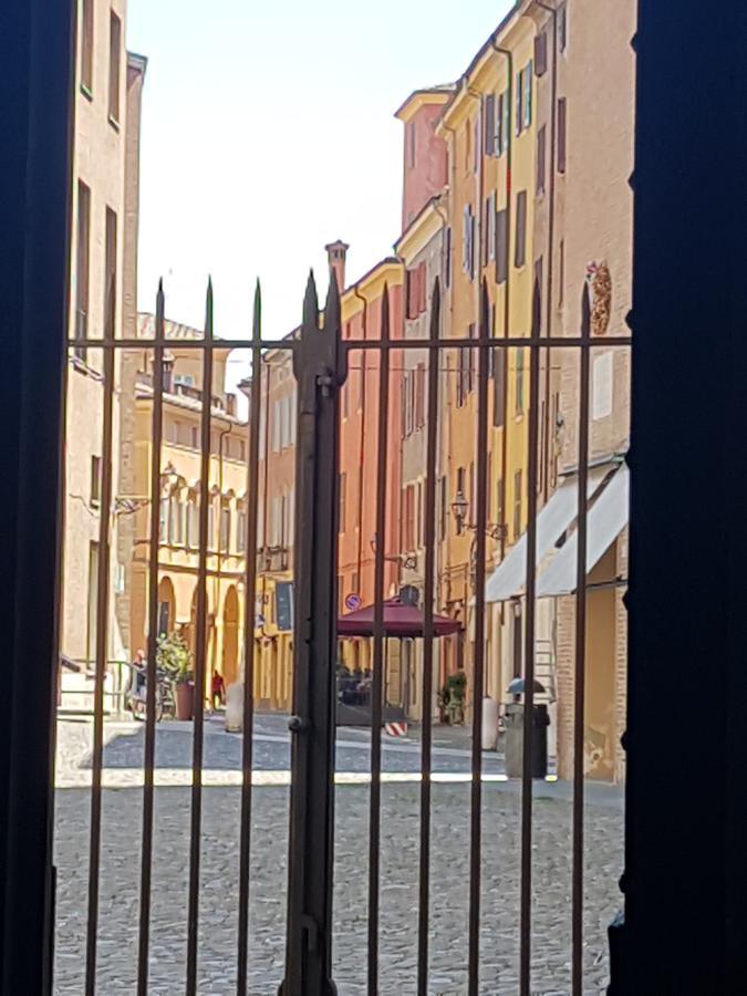 Апартаменты Attico Del Duomo Модена Экстерьер фото